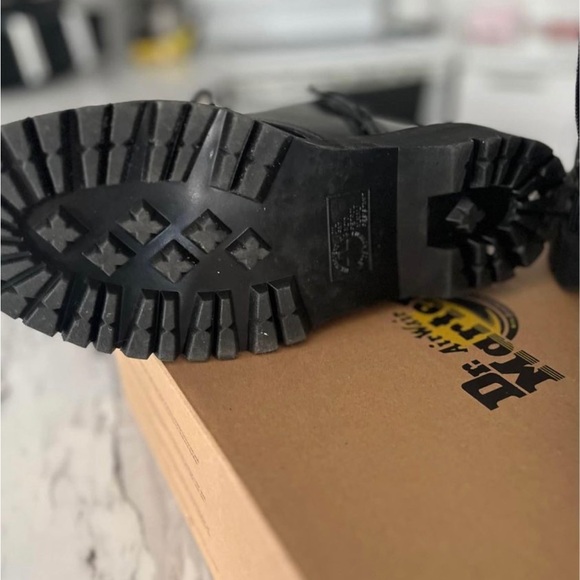 DR. MARTENS VEGAN JADON II MONO size 11 women or 10 men - Picture 4 of 5